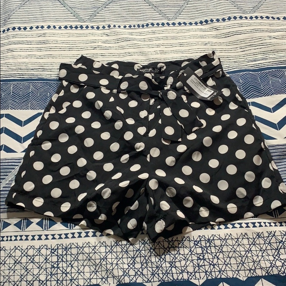 Polka-dot high-waisted shorts